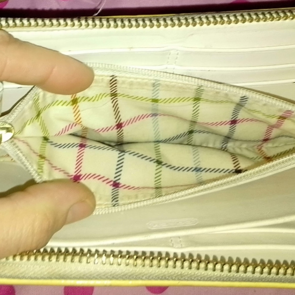 Tan and white leather coach wallet - Picture 8 of 8